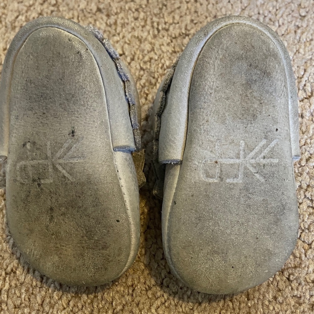 Freshly Picked Bow Moccasins - Light Gray - Picture 2 of 4